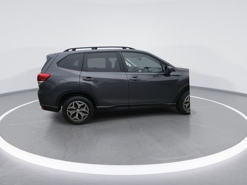 Used 2022 Subaru Forester Premium image 9