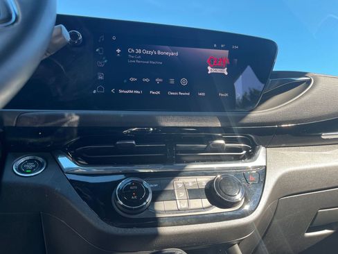 Used 2025 Buick Envista Sport Touring image 22