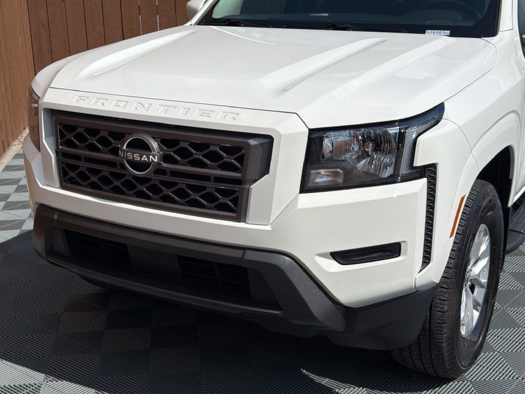 Used 2024 Nissan Frontier SV RWD image 19