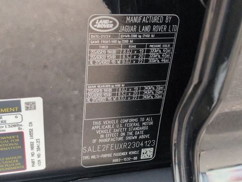 Used 2024 Land Rover Defender 130 X-Dynamic SE image 40