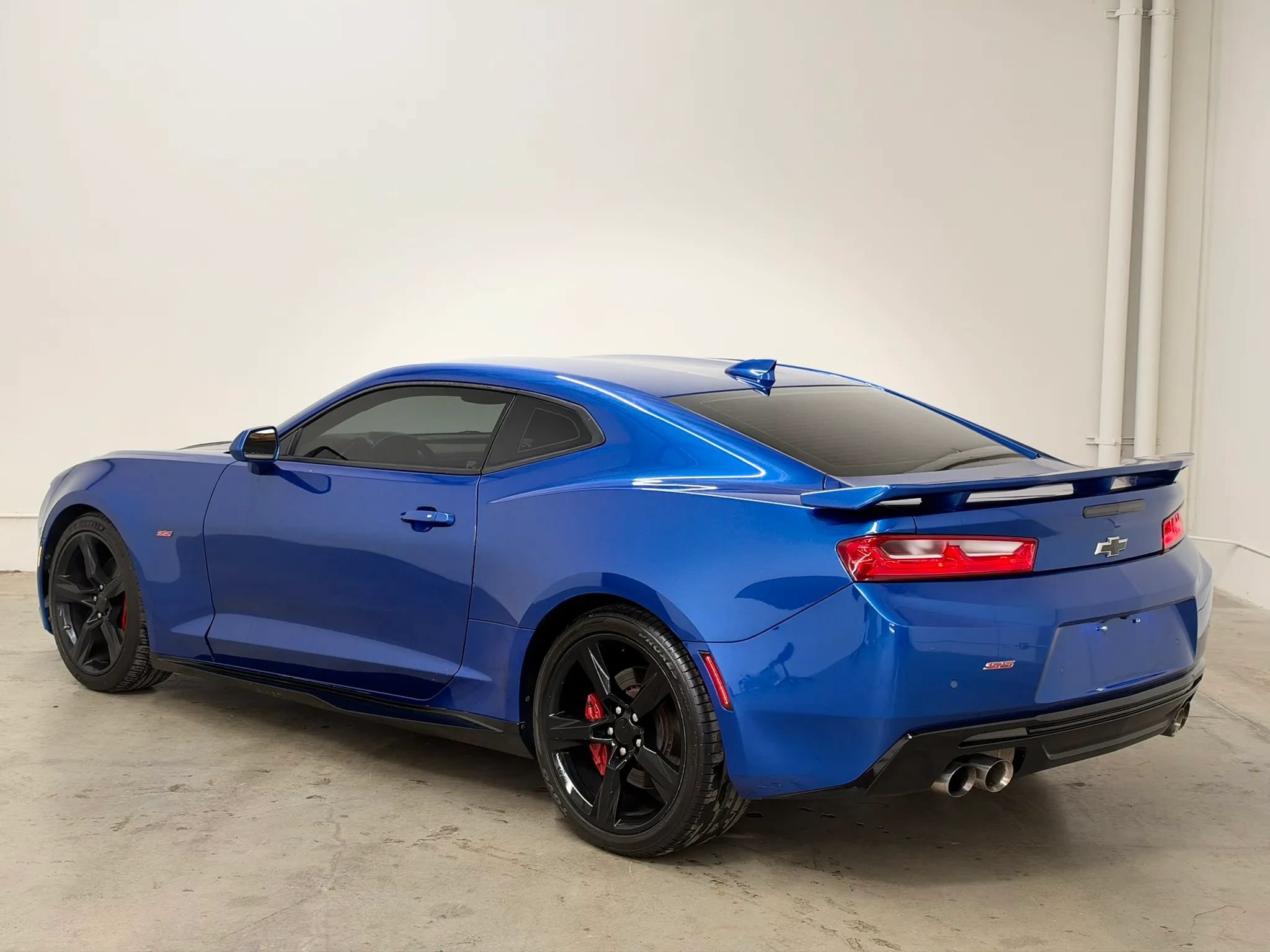 Used 2017 Chevrolet Camaro SS RWD image 3
