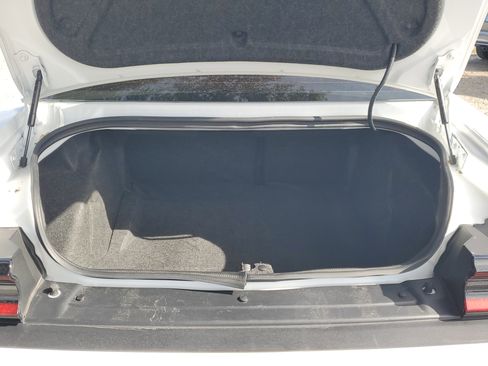 Used 2023 Dodge Challenger SXT image 9