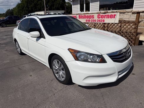 Used 2011 Honda Accord EX image 2