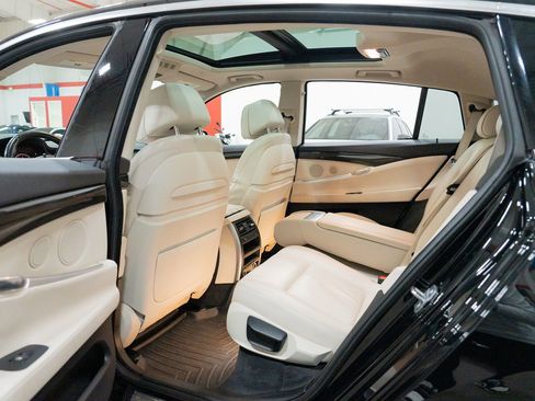 Used 2015 BMW 535i Gran Turismo xDrive image 16