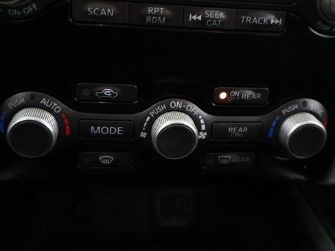 Used 2019 Nissan Pathfinder SV image 49