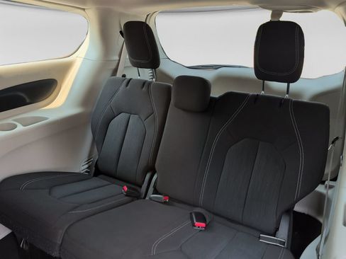 Used 2023 Chrysler Voyager LX FWD image 33