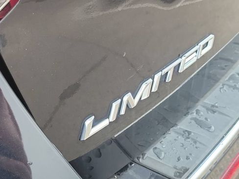 Used 2021 Ford Explorer Limited w/ Equipment Group 301A AWD/4WD image 36