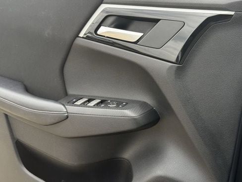 Used 2023 Mitsubishi Outlander ES AWD/4WD image 25