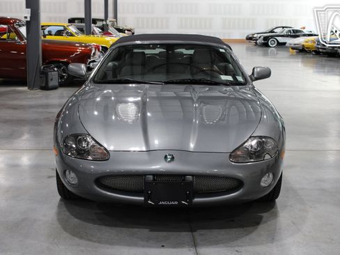 Used 2004 Jaguar XK8 Convertible image 21