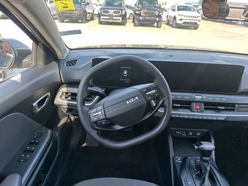 Used 2025 Kia K4 FWD image 10