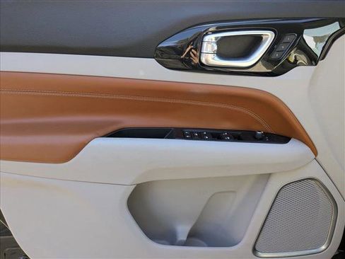 Used 2022 Jeep Compass Limited w/ Elite Group image 9