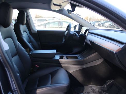 Used 2021 Tesla Model Y Long Range image 13