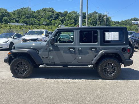 Used 2024 Jeep Wrangler Unlimited Sport AWD/4WD image 5