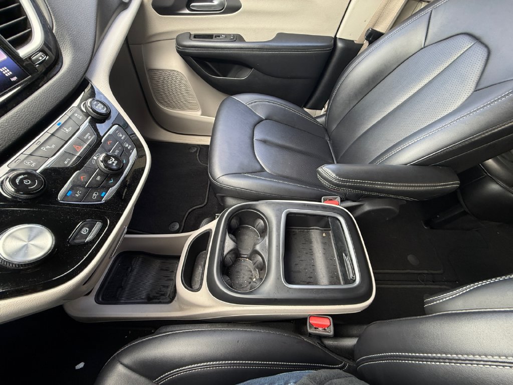 Used 2024 Chrysler Pacifica Touring-L FWD image 30