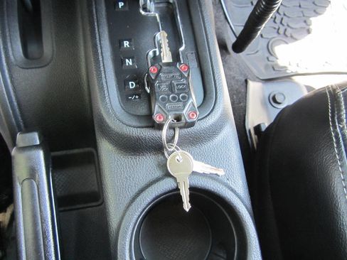 Used 2017 Jeep Wrangler Unlimited Rubicon AWD/4WD image 32