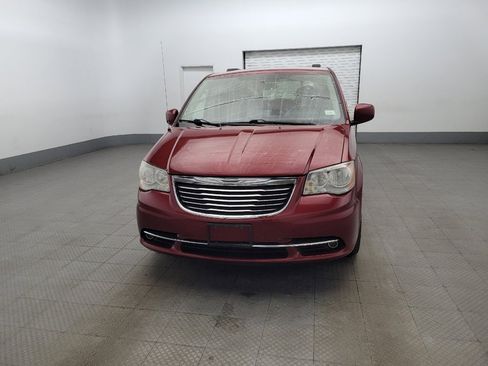 Used 2014 Chrysler Town & Country Touring w/ Driver Convenience Group image 15
