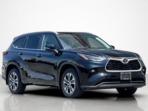 Certified 2024 Toyota Highlander XLE AWD/4WD image 7