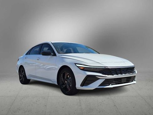 New 2026 Hyundai Elantra SEL Sport FWD image 2