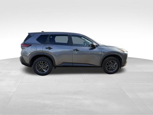 Used 2023 Nissan Rogue S FWD image 2