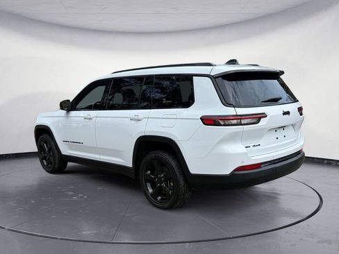 Used 2022 Jeep Grand Cherokee L Laredo image 3