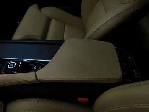 Used 2025 Volvo XC90 B6 Ultra w/ Protection Package Premier image 27