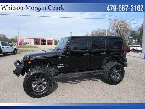 Used 2017 Jeep Wrangler Unlimited Sahara w/ Connectivity Group image 5