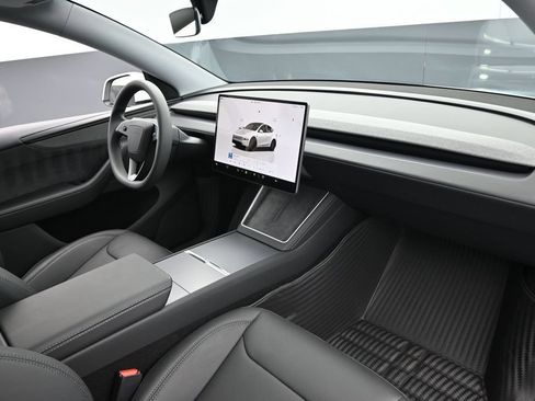 Used 2026 Tesla Model Y 2WD image 29
