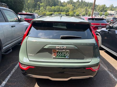 Certified 2023 Kia Niro Wind w/ Wind Preserve Package FWD image 10