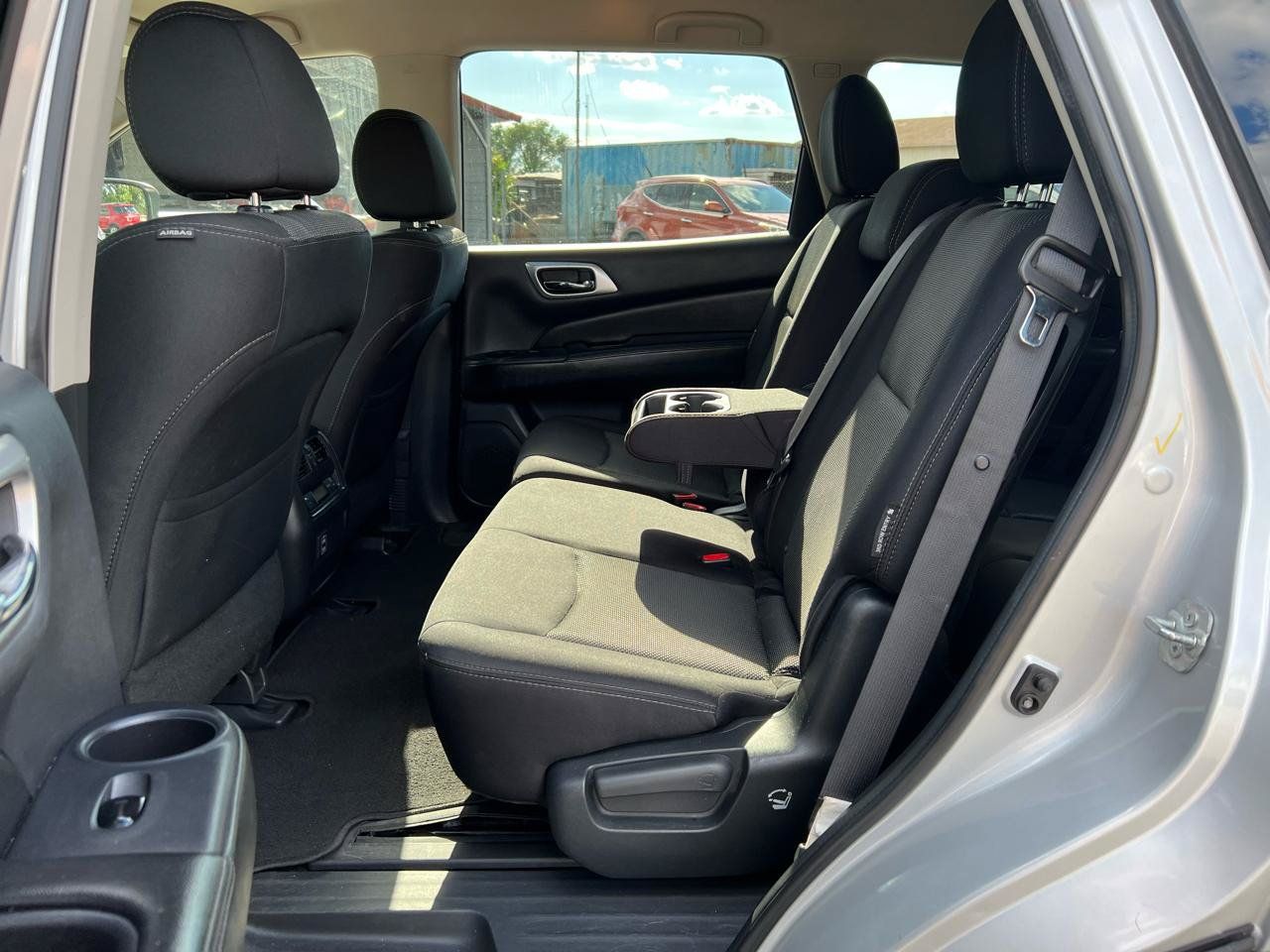 Used 2018 Nissan Pathfinder SV AWD/4WD image 21