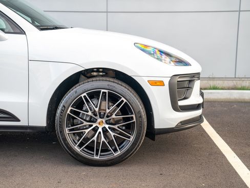 Used 2025 Porsche Macan image 9