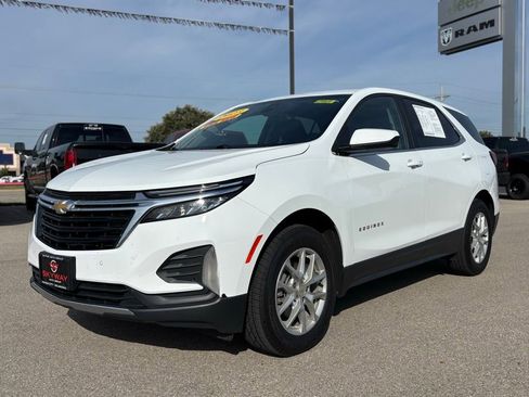 Used 2023 Chevrolet Equinox LT image 2