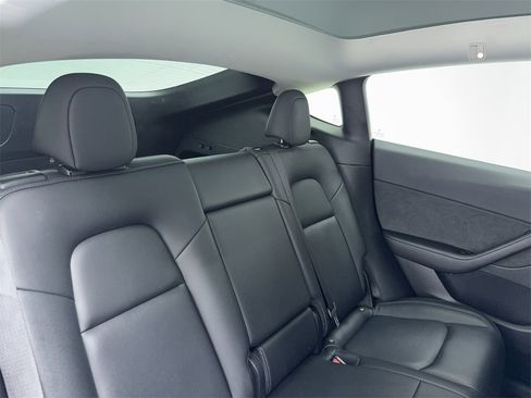 Used 2021 Tesla Model Y Long Range image 52