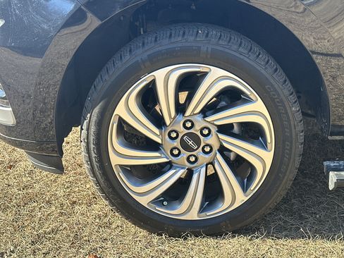 Used 2023 Lincoln Navigator L Reserve image 11