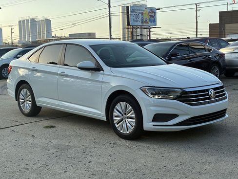 Used 2019 Volkswagen Jetta SE FWD image 4
