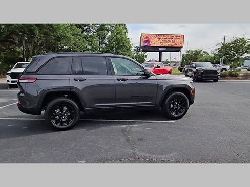 New 2025 Jeep Grand Cherokee Altitude image 36