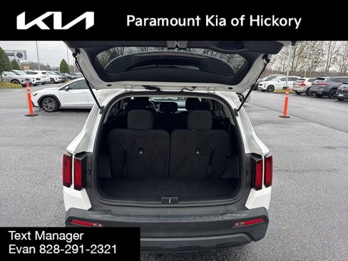 Used 2023 Kia Sorento LX image 10
