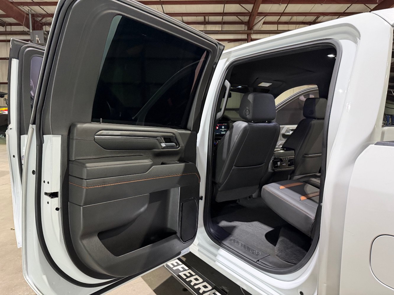 Used 2024 GMC Sierra 2500 AT4 w/ AT4 Preferred Package AWD/4WD image 15