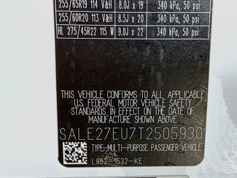 Used 2026 Land Rover Defender 110 X-Dynamic SE AWD/4WD image 28