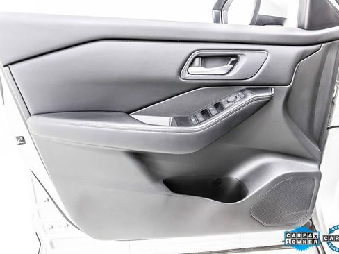 Used 2025 Nissan Rogue SV image 25