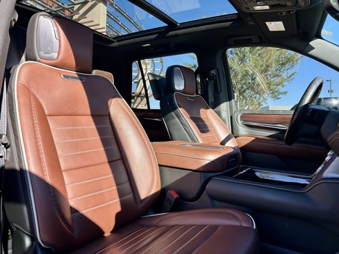 Used 2023 GMC Yukon Denali Ultimate image 15