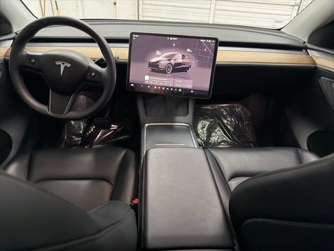 Used 2023 Tesla Model Y 2WD image 22