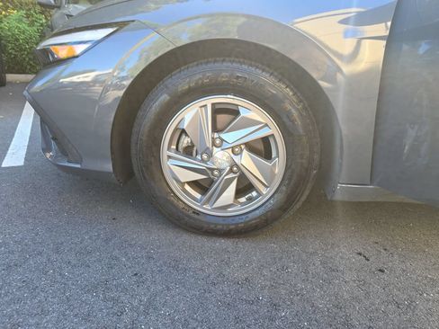 Certified 2024 Hyundai Elantra SE FWD image 27