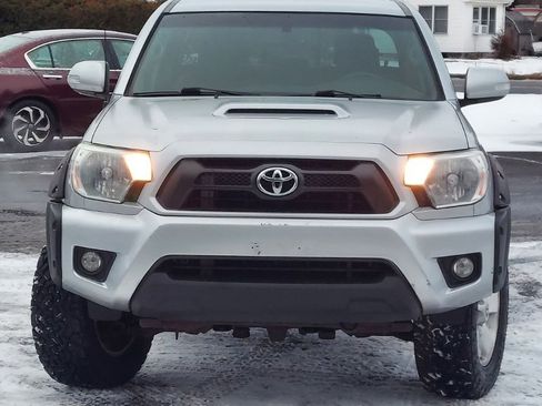 Used 2012 Toyota Tacoma 4WD Double Cab V6 MT (Natl) image 2