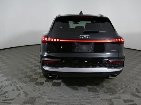 Certified 2025 Audi Q5 Premium w/ Convenience Package AWD/4WD image 6