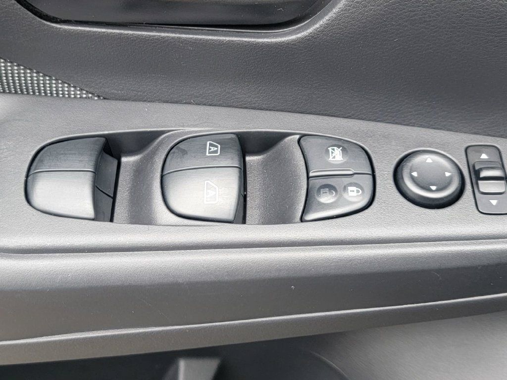 Used 2020 Nissan Kicks S FWD image 33