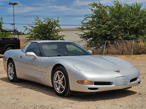 Used 2001 Chevrolet Corvette Coupe RWD image 3