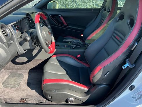 Used 2015 Nissan GT-R Black Edition AWD/4WD image 13