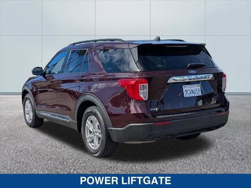 Certified 2022 Ford Explorer XLT image 3