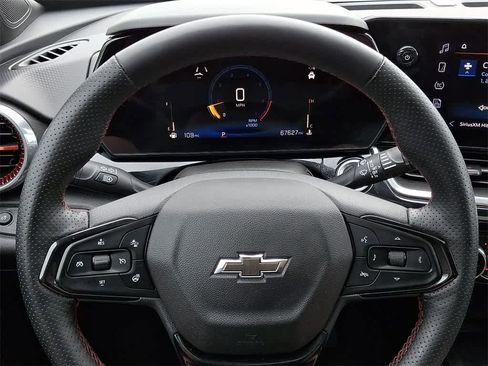 Used 2024 Chevrolet Trax RS w/ Sunroof Package image 18