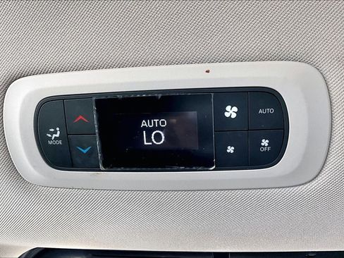 Used 2018 Chrysler Pacifica Touring-L image 20